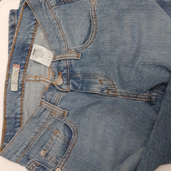 Like New! Levi's 529 Curvy Cut Jeans - Picture 2 of 3